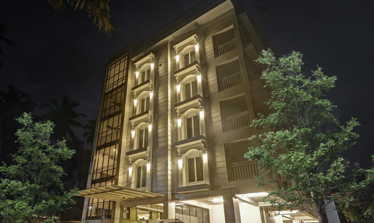 Sreepathi Mayoogha Guruvāyūr Exterior foto